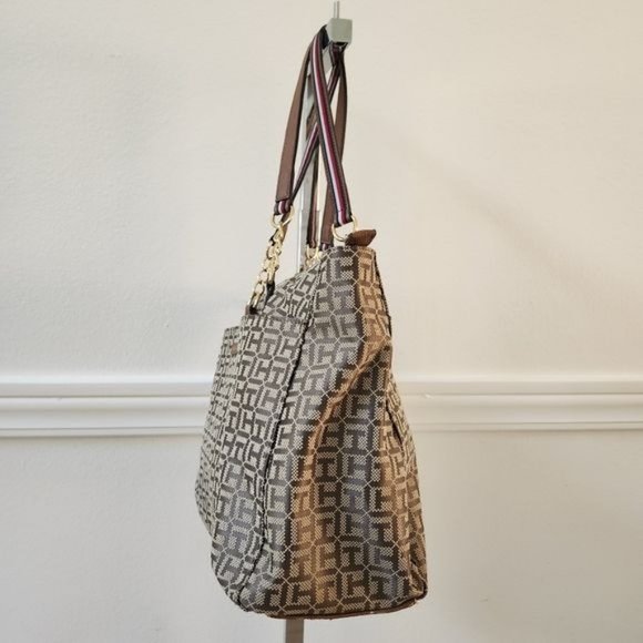 Tommy Hilfiger Monogram Chain Strap Tote Beige - Picture 10 of 13